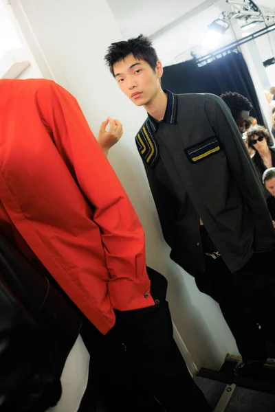 Look 12